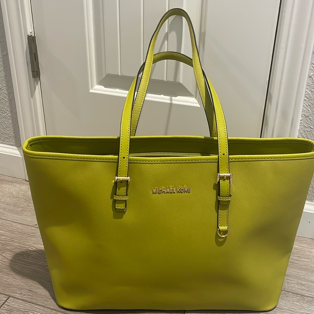 Michael Kors Jet Set bag